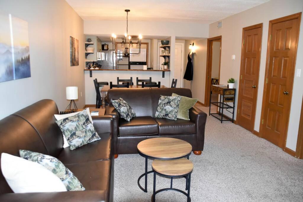 Cozy Mountain Getaway! Mountain Views! 2 Bed, 2 Bath, Sleeps 6 Appartement Gatlinburg Buitenkant foto