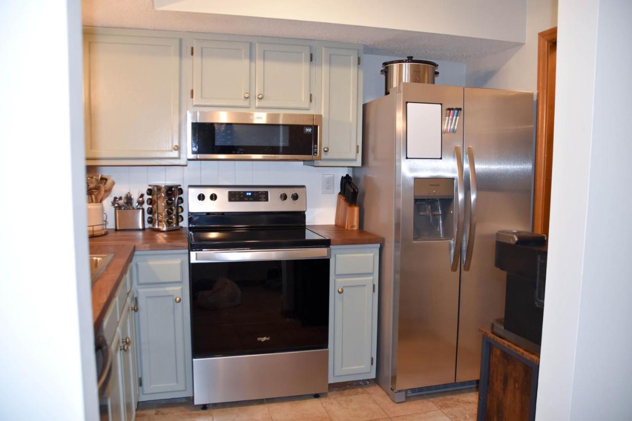 Cozy Mountain Getaway! Mountain Views! 2 Bed, 2 Bath, Sleeps 6 Appartement Gatlinburg Buitenkant foto
