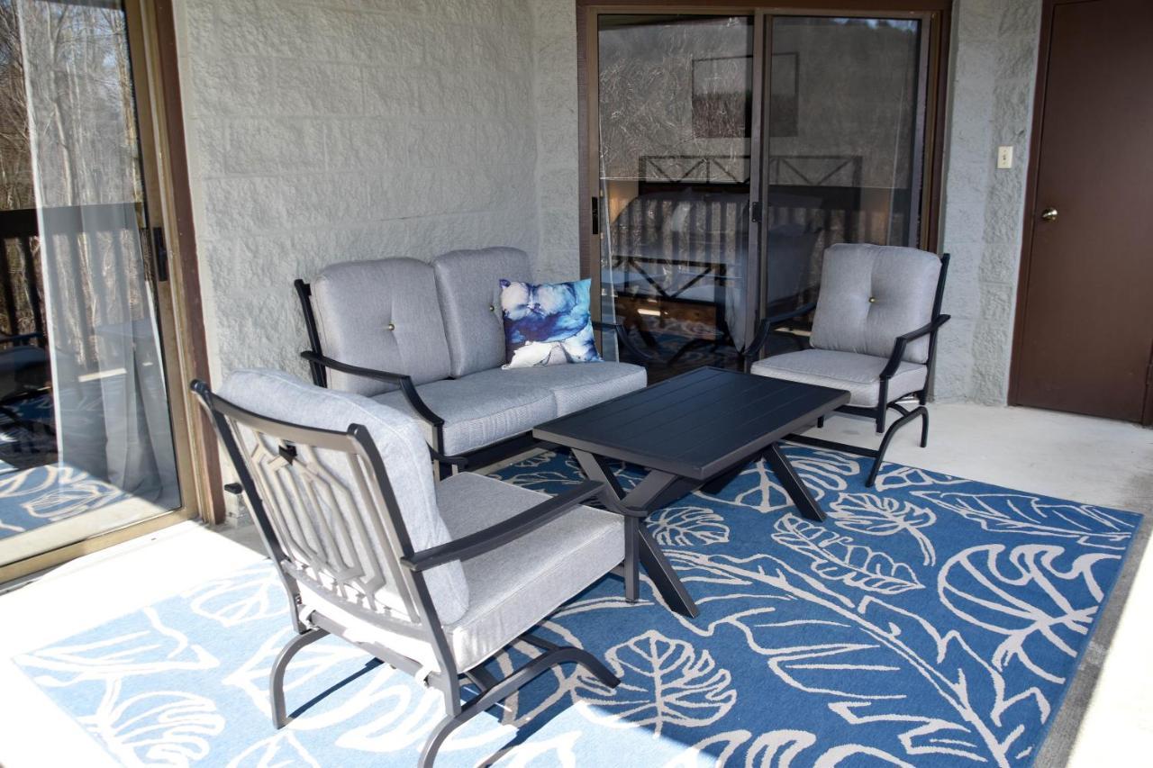 Cozy Mountain Getaway! Mountain Views! 2 Bed, 2 Bath, Sleeps 6 Appartement Gatlinburg Buitenkant foto