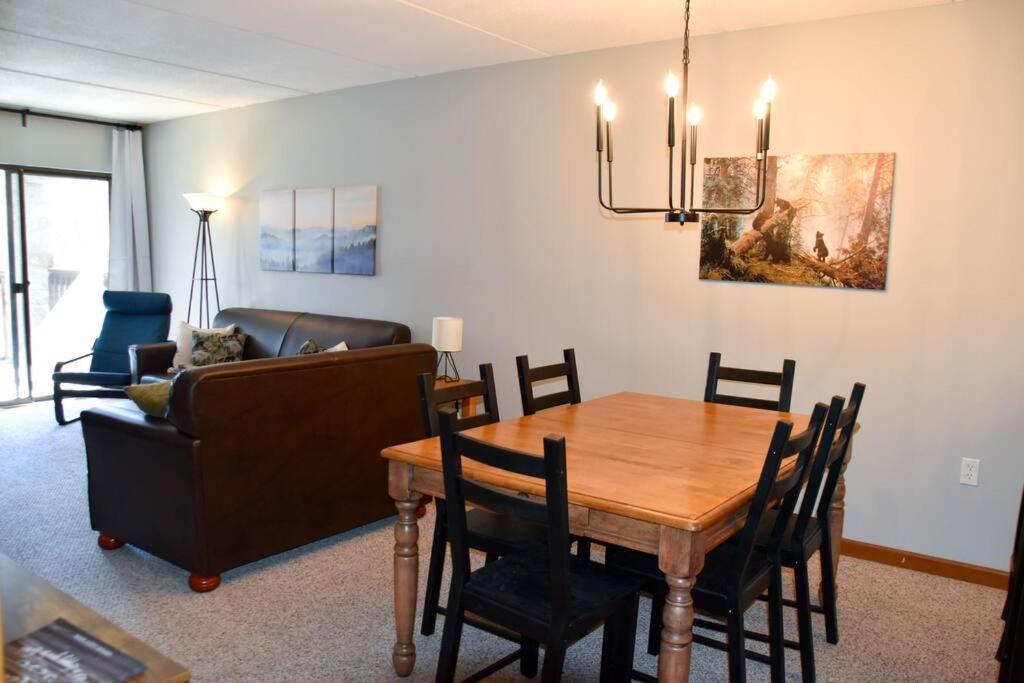 Cozy Mountain Getaway! Mountain Views! 2 Bed, 2 Bath, Sleeps 6 Appartement Gatlinburg Buitenkant foto