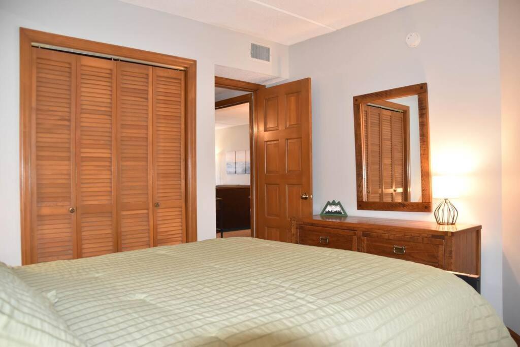 Cozy Mountain Getaway! Mountain Views! 2 Bed, 2 Bath, Sleeps 6 Appartement Gatlinburg Buitenkant foto