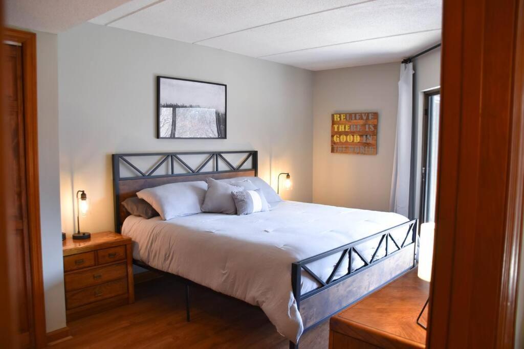 Cozy Mountain Getaway! Mountain Views! 2 Bed, 2 Bath, Sleeps 6 Appartement Gatlinburg Buitenkant foto