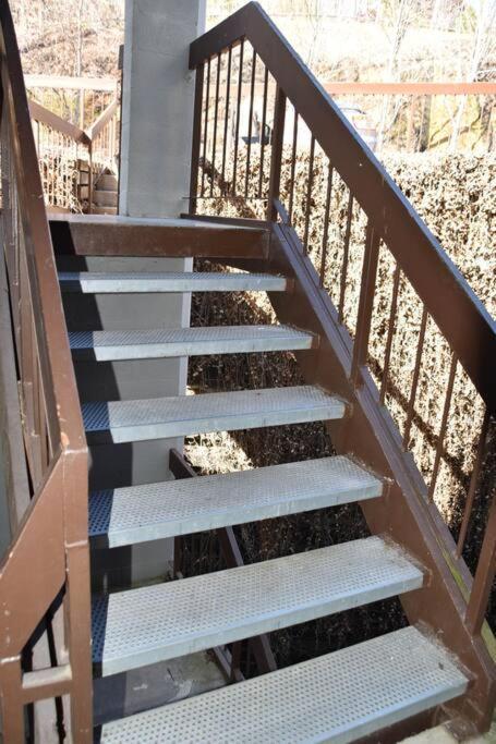 Cozy Mountain Getaway! Mountain Views! 2 Bed, 2 Bath, Sleeps 6 Appartement Gatlinburg Buitenkant foto