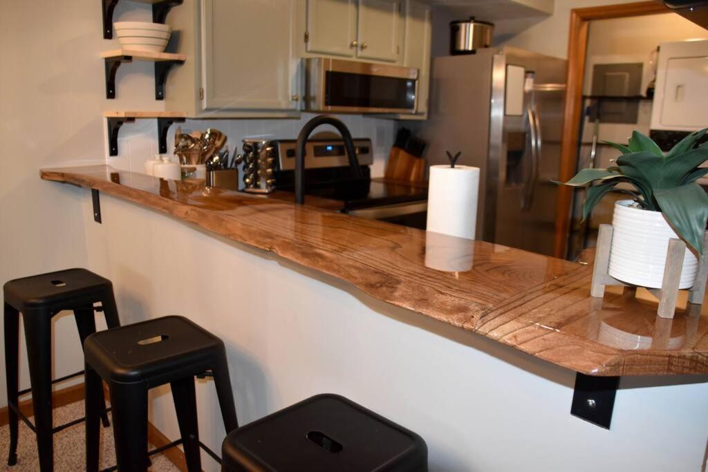 Cozy Mountain Getaway! Mountain Views! 2 Bed, 2 Bath, Sleeps 6 Appartement Gatlinburg Buitenkant foto